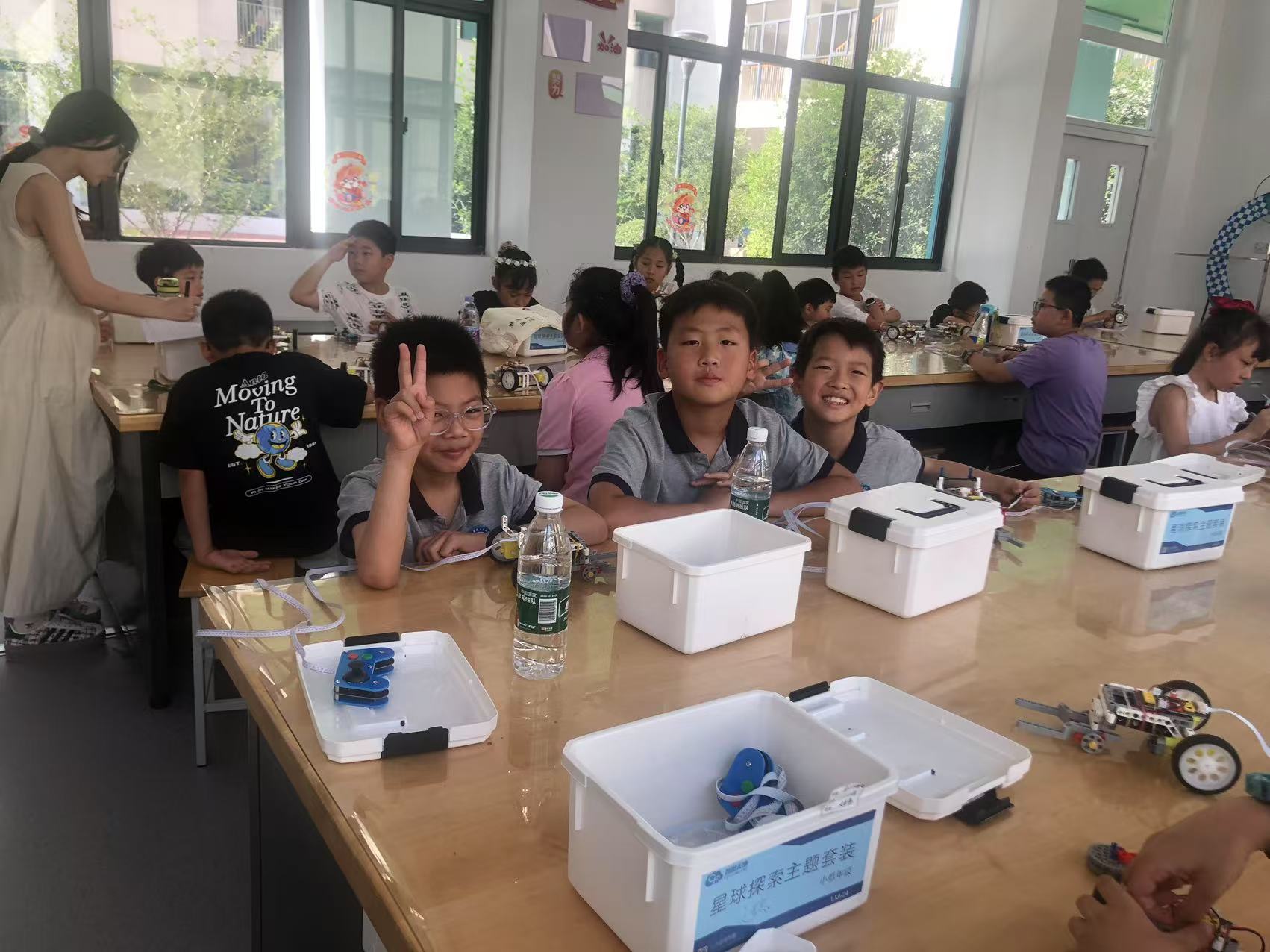 幕府山庄小学参加栖霞区科技模型竞赛_html_m115517df.jpg