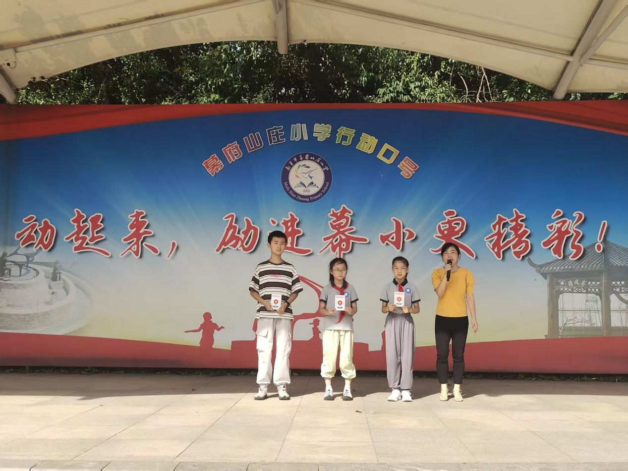 第四周升旗仪式：珍爱和平 新闻稿_html_17435b7e.jpg