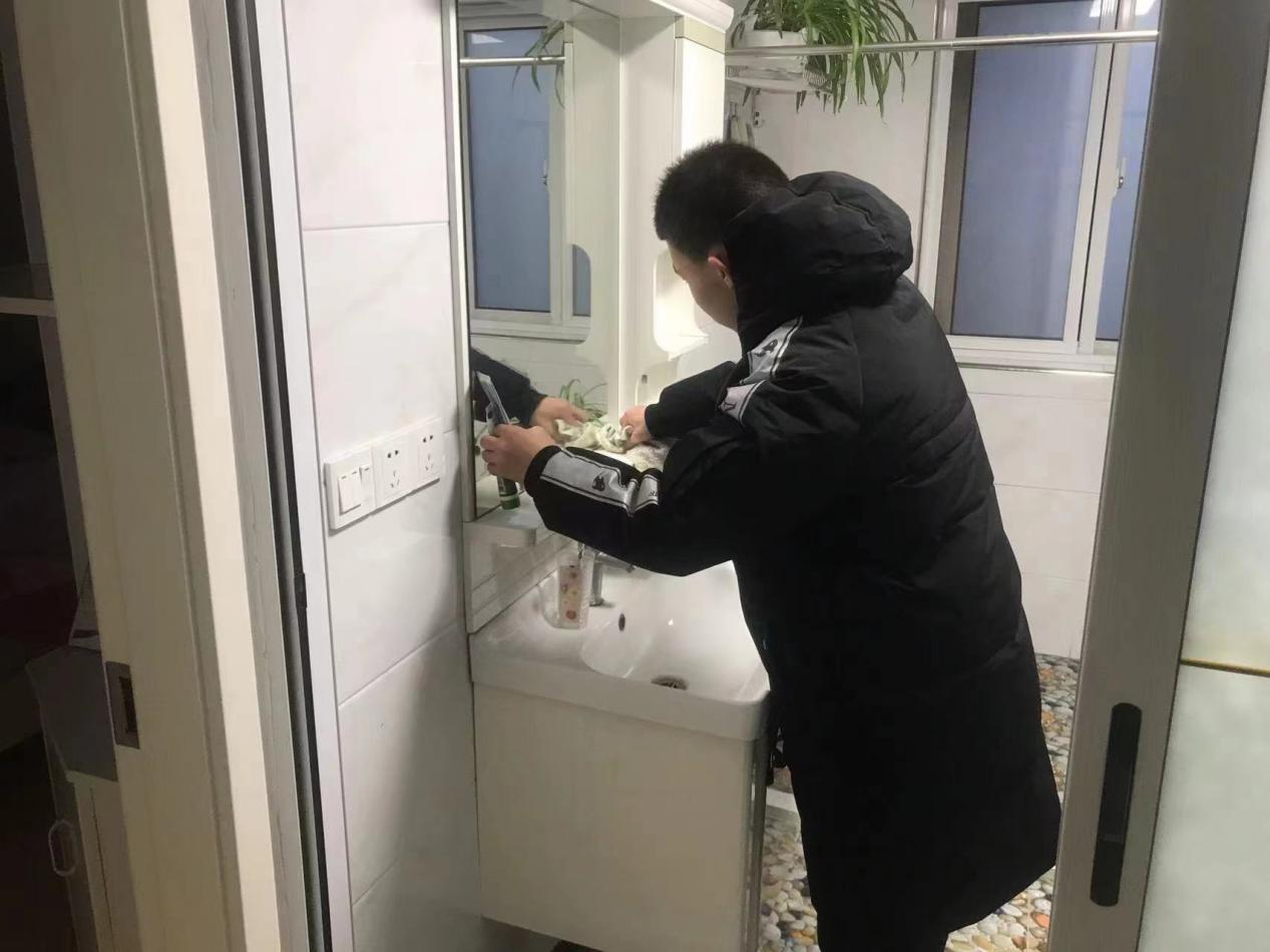 劳动中的年味，团圆中的温情_html_m55853616.jpg