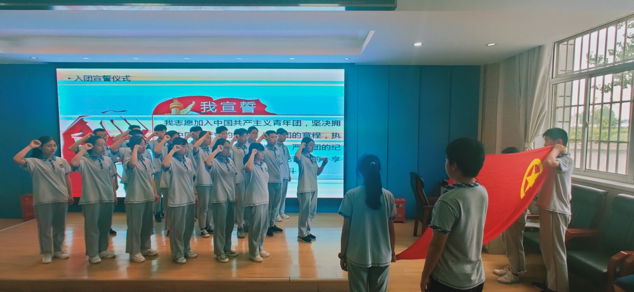 2018级青春礼_html_bf71b3f.jpg
