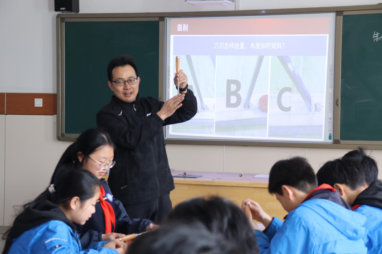 落实劳动必修课 贯彻劳动新课标(1)_html_71c675e8.jpg