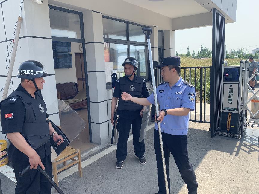 20210510 中桥中学安全防暴演练_html_6f3ea2d7.jpg