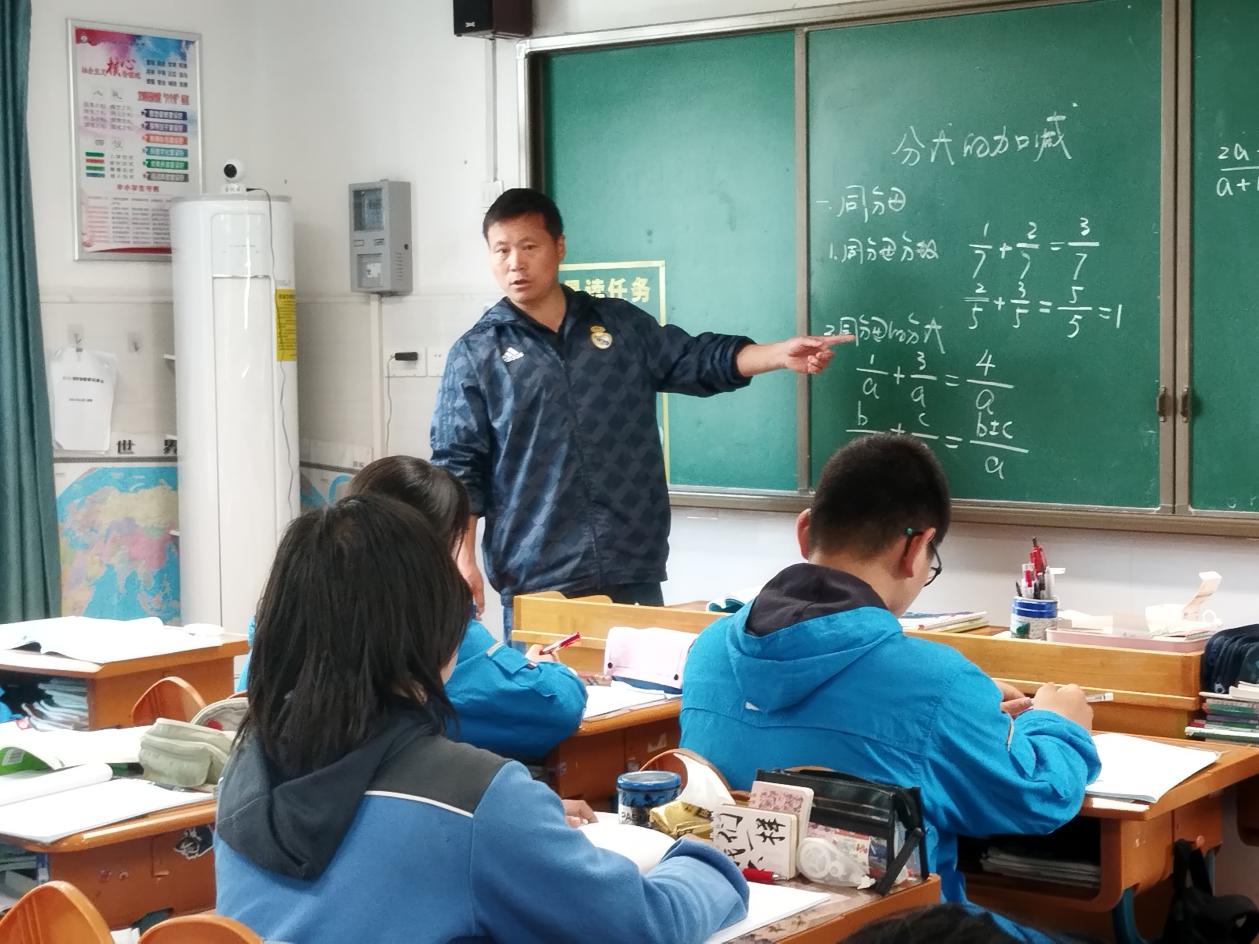 骨干引领共成长 深耕课堂提素养_html_m7296d9e8.jpg