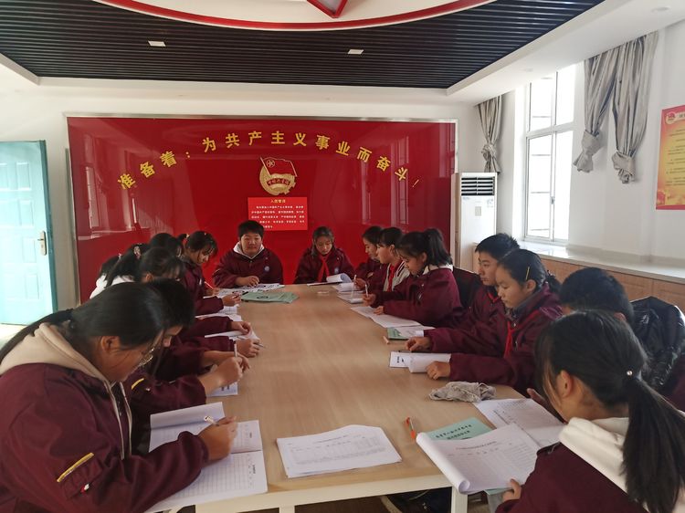 八卦洲中学中学图书馆班级图书角图书清理会议_html_m4e446724.jpg
