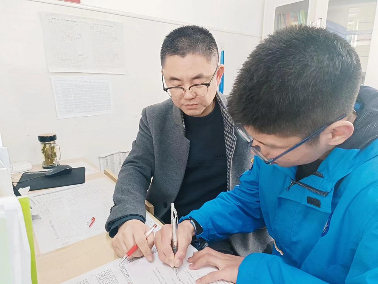 刘玉海老师_html_m49ec1f15.jpg