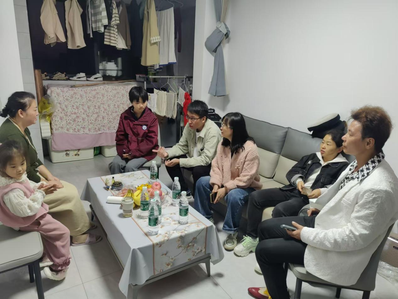 搭建家校共育的暖心桥梁_html_m4b01128d.jpg