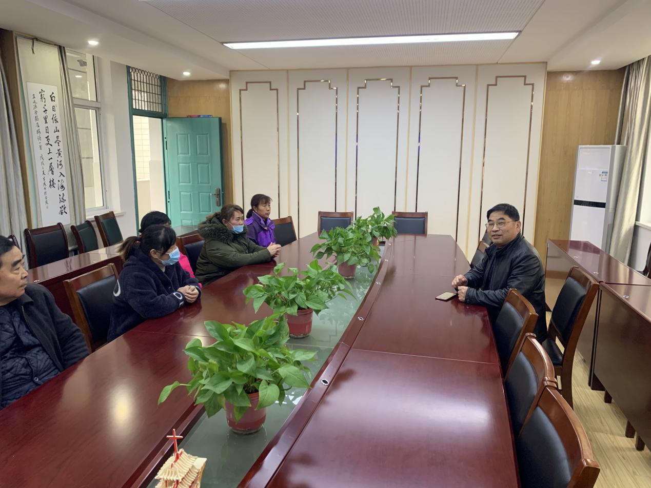 20210225中桥中学食堂会议_html_1927aa38.jpg