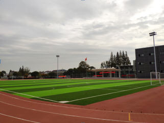 我校现有250米跑道一块_html_m11bd0040.jpg
