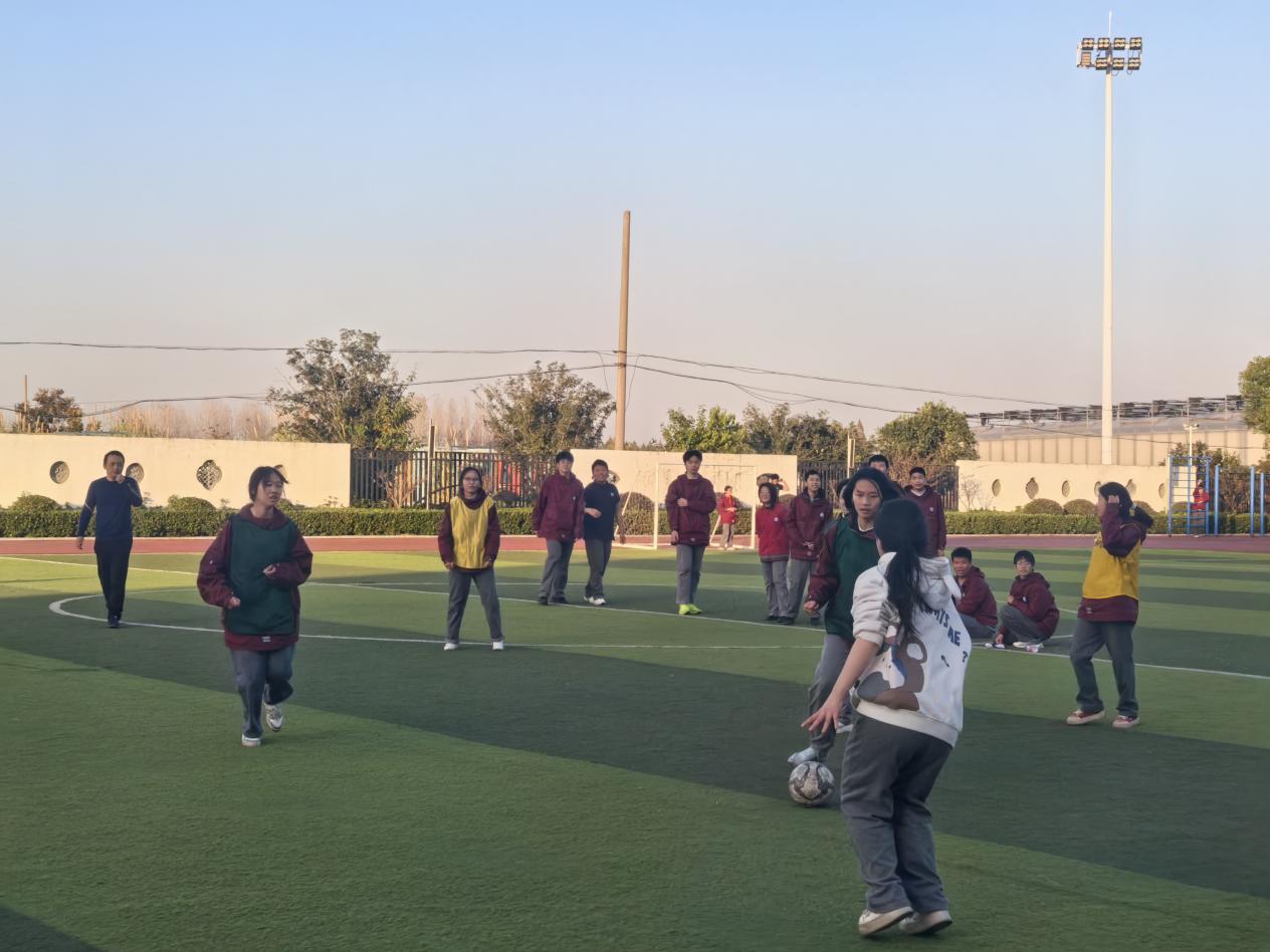 中桥中学第十六届 “圭易杯” 校园足球联赛_html_7921d80e.jpg