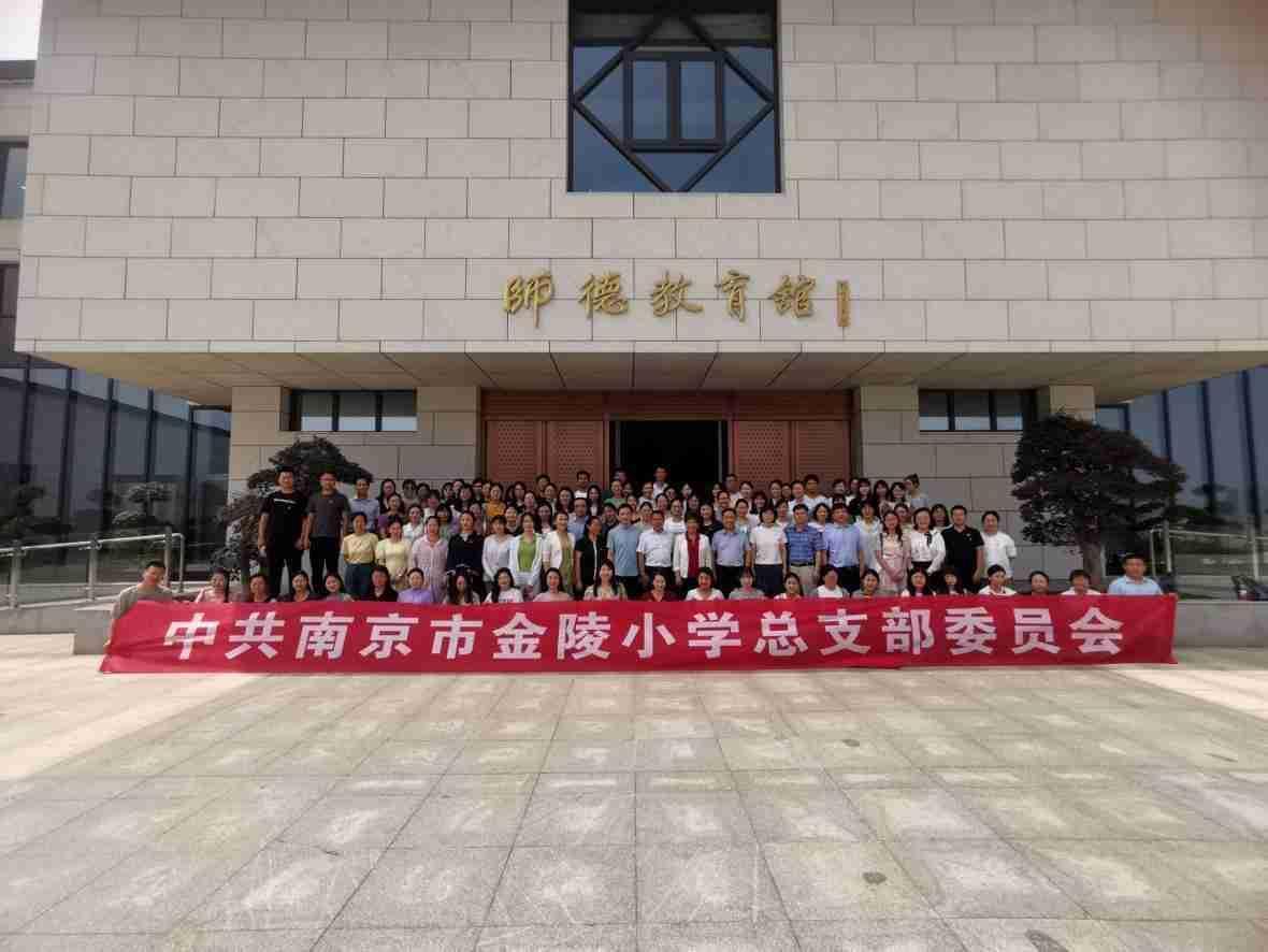 【二稿】七一党员外出学习师德馆新闻_html_125e5a80.jpg