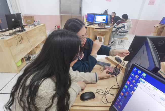 2021栖霞区中小学信息技术教师全员培训_html_99c2577.jpg