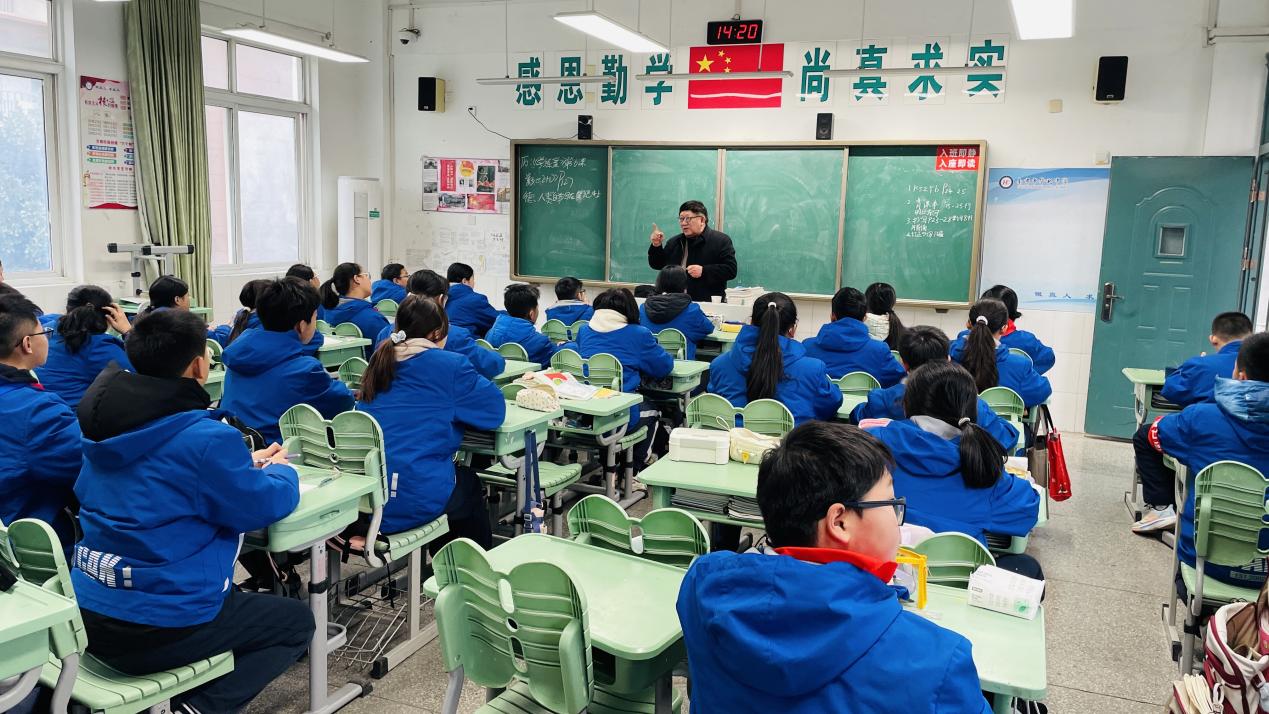 法院关工委进校园_html_2e40f7fc.jpg