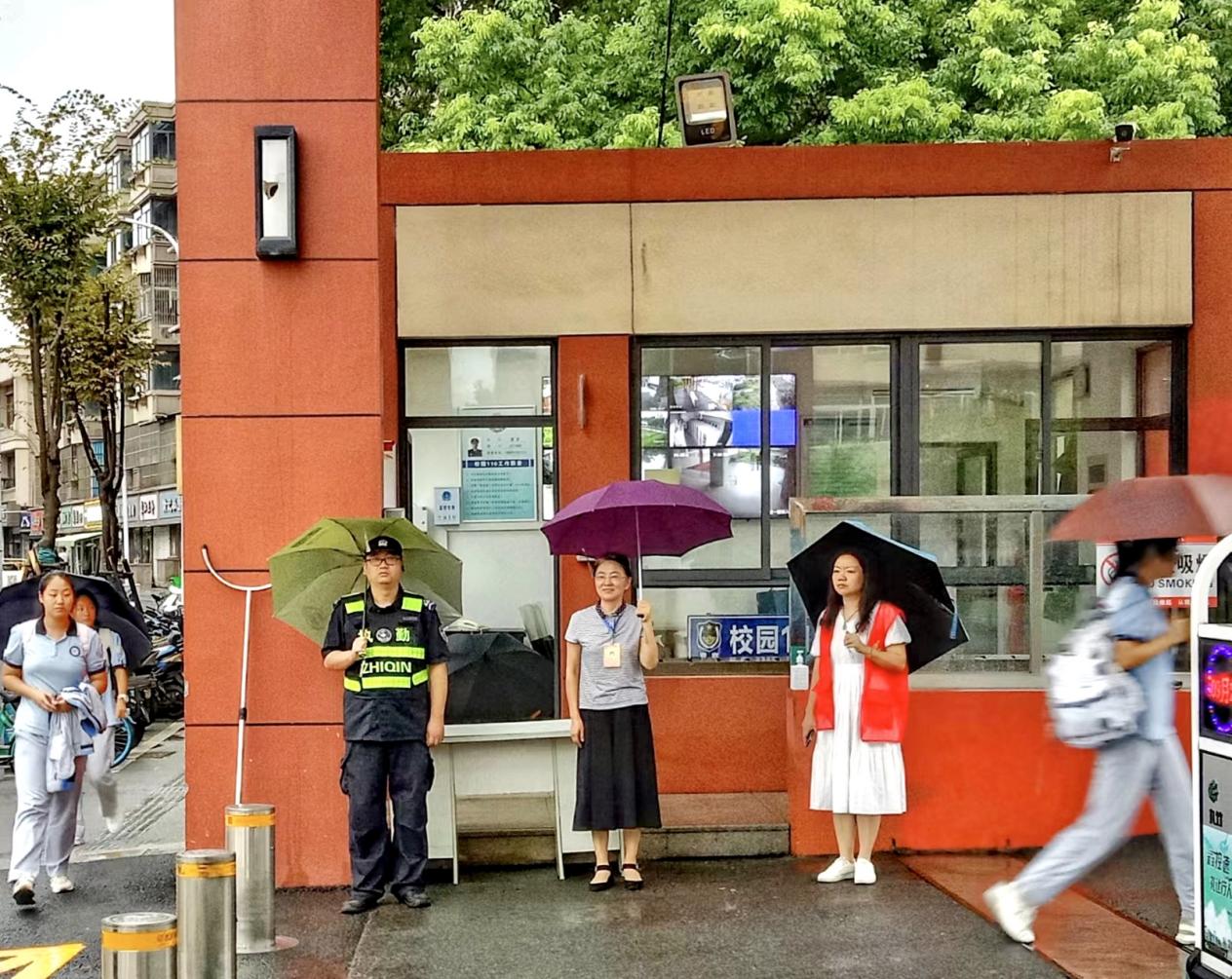 【尚真华电】南京市华电中学迎接关爱青少年生命健康工作专项督导_html_m8ec34c5.jpg