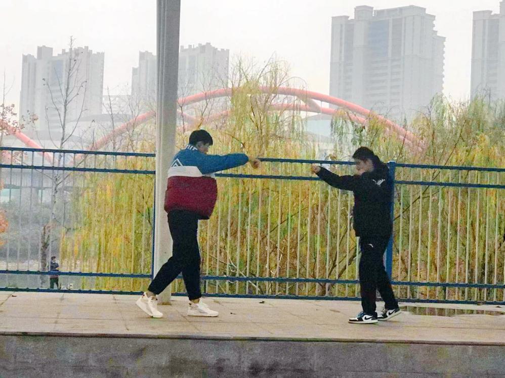 1216 拳击冠军进校园修改_html_m500966fc.jpg