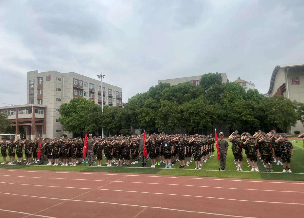 【尚真华电】军姿飒爽显风采，砥砺奋进正当时_html_609b4b.jpg