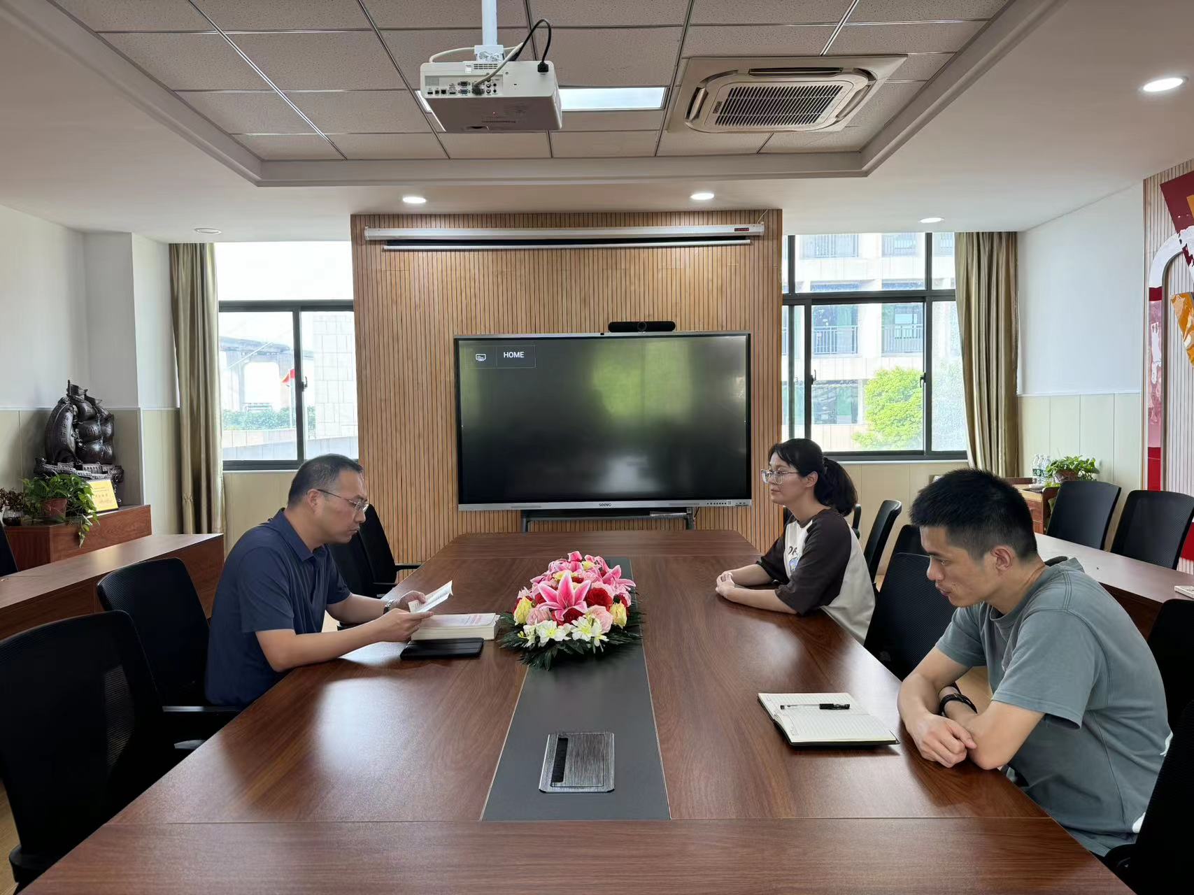 【百炼石苑·党建引领】认真筹策，奏响新学期党建奋进曲——南京市栖霞区实验初级中学南炼校区党支部召开9月支委会