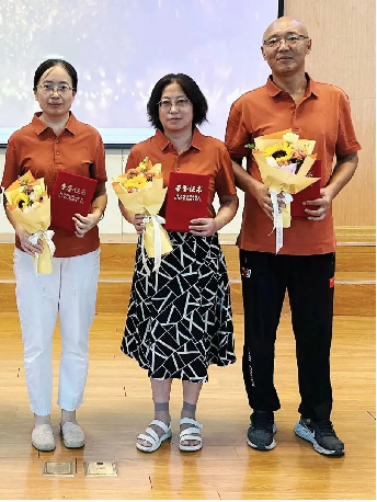 【百炼石苑·党建引领】学习身边榜样，凝聚奋进力量 ——致敬躬耕教坛三十年的党员教师