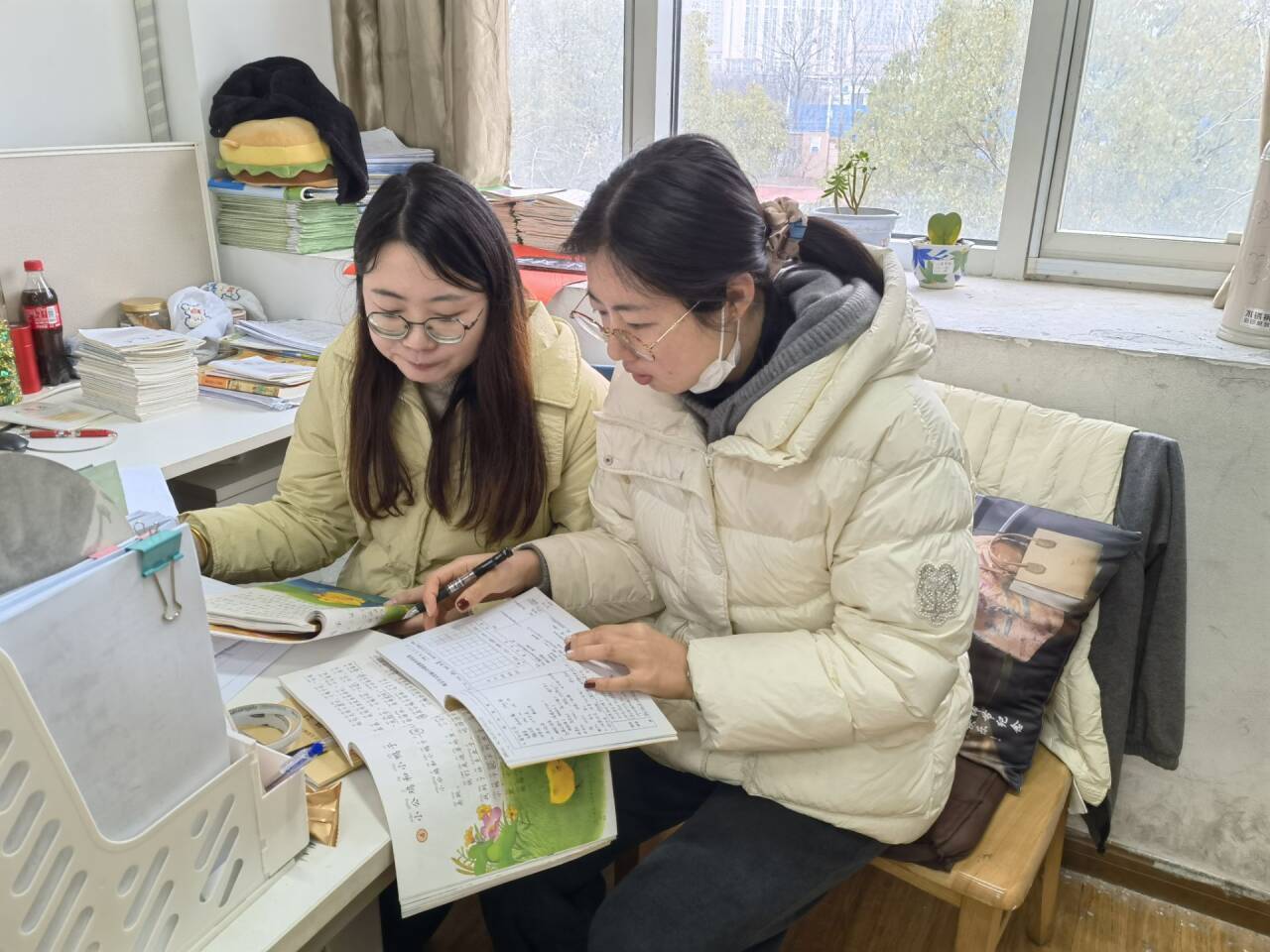 【花港一小】“守”好主阵地 “推”出新成长（九十） 花港第一小学推门听课活动