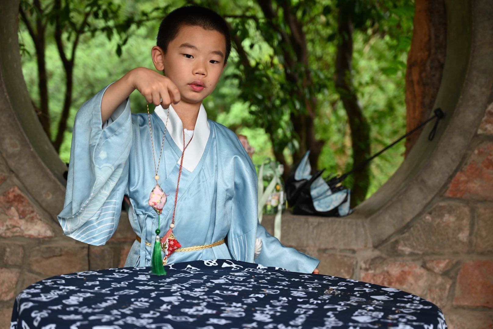 【花港一小】巧手做香包 童心扬传统 ——“花儿朵朵”假日小队在行动（一）