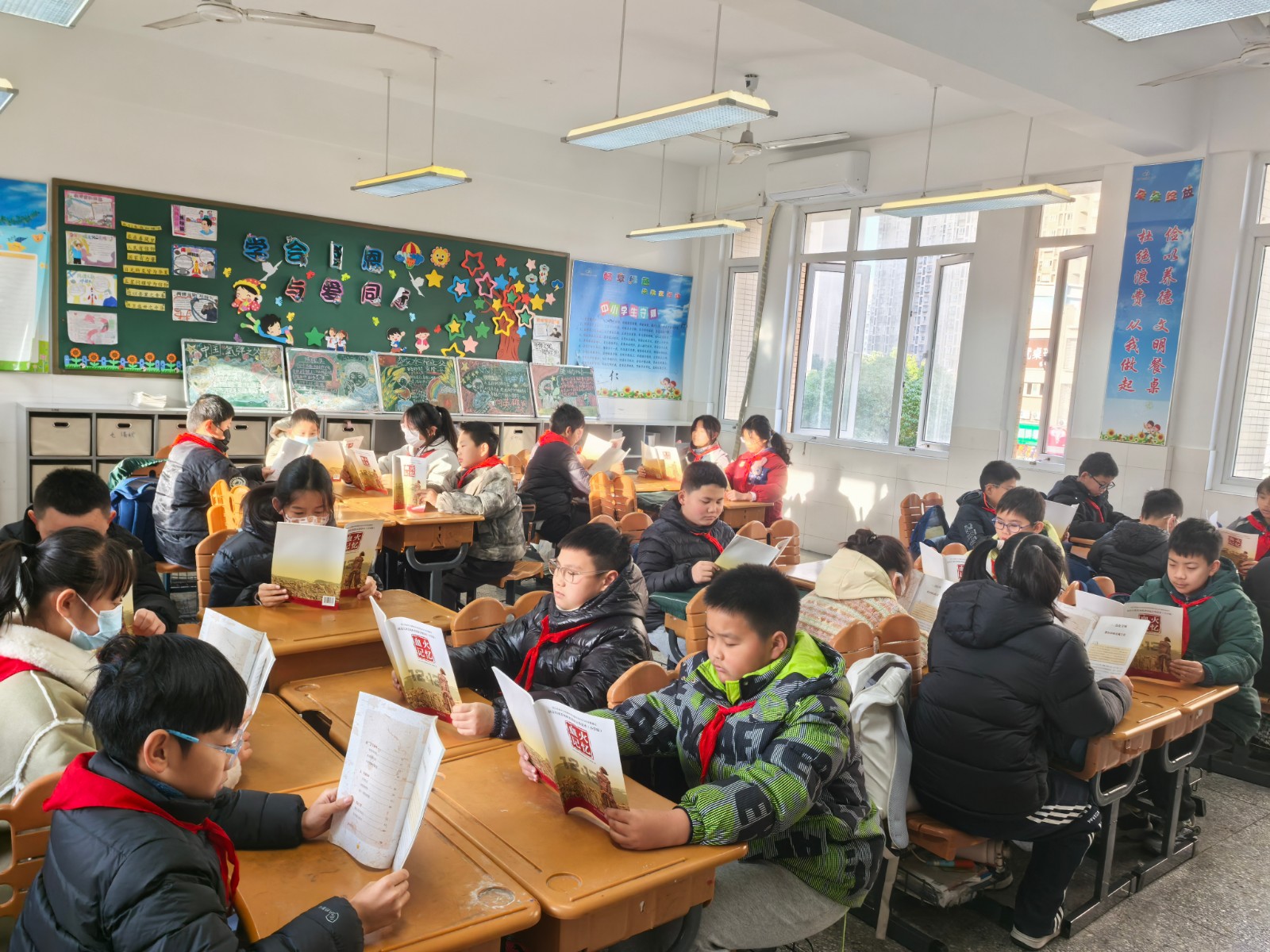 【花港一小】国殇不忘，励志自强  ——国家公祭日系列活动（三）主题晨会