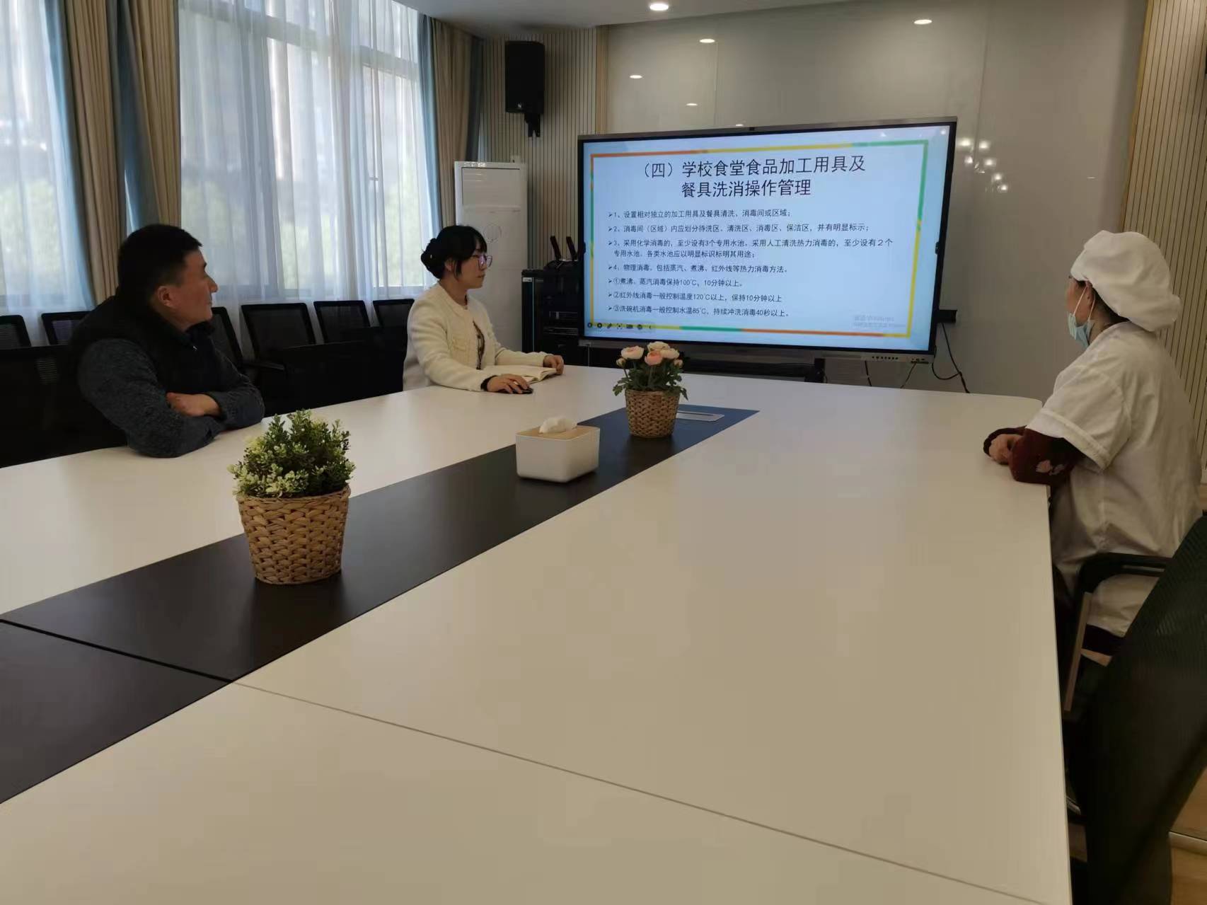 食堂常规工作培训新闻_html_1355b763.jpg