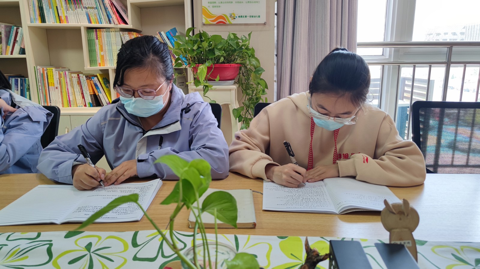 老师们学习.jpg