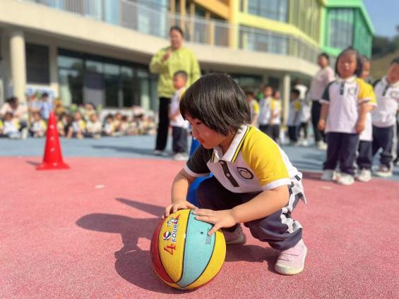 和小花甜一起锻炼吧——区一实幼三元分园体育节开幕式活动_html_m1a8569b2.jpg