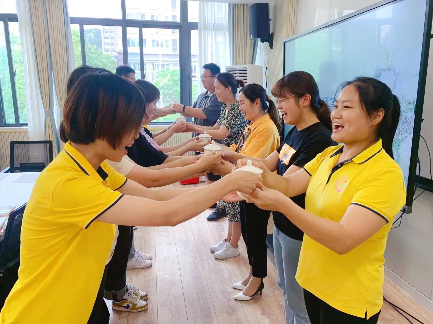 师徒结对新闻_html_m27e5326d.jpg