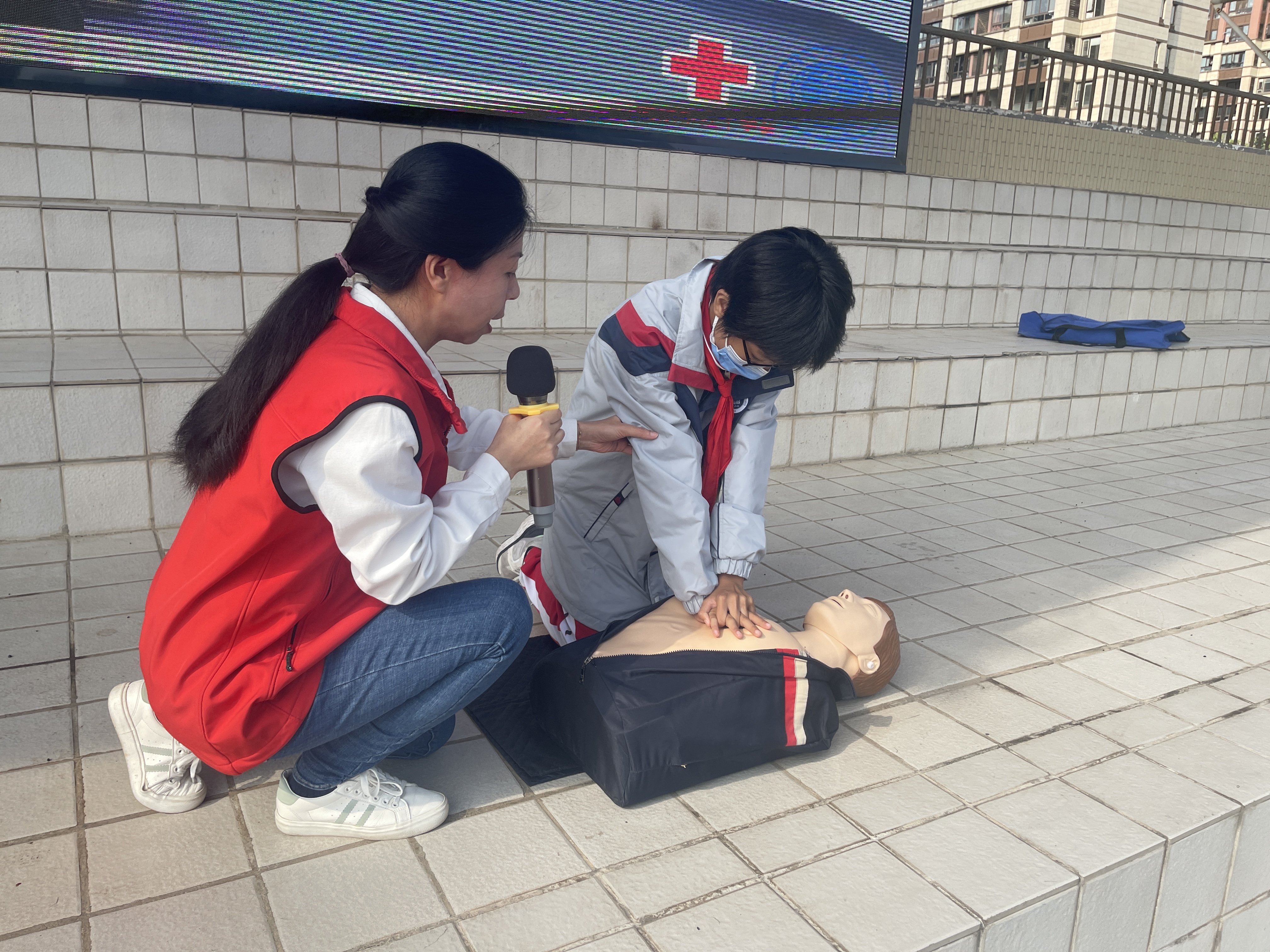 学生急救培训_html_d5f2305.jpg