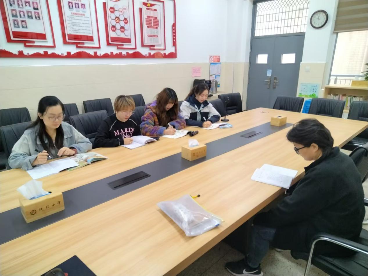 英语组校本研修新闻报道（三）_html_mb800221.jpg