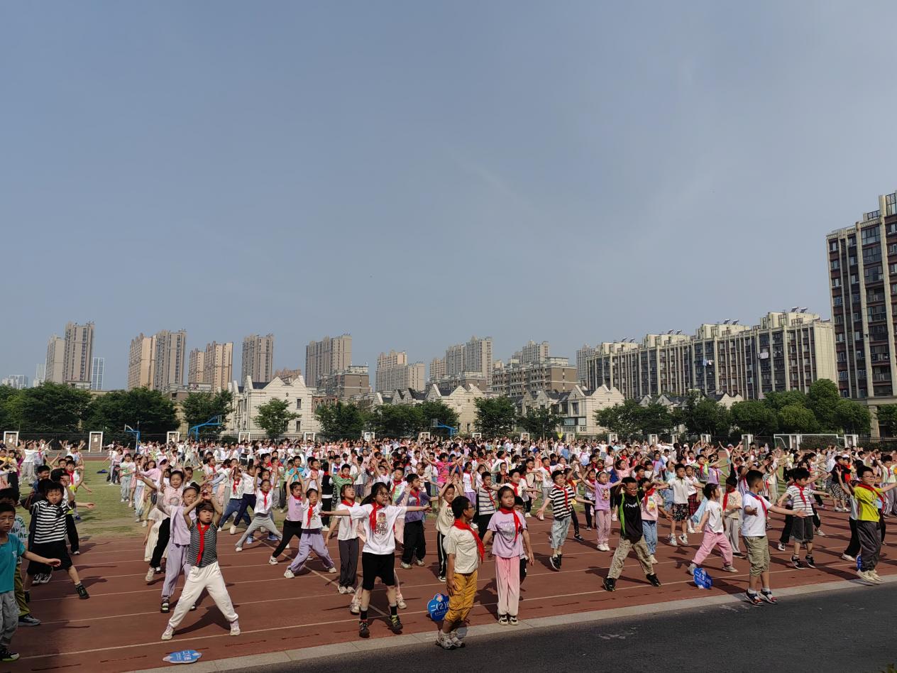 阳光大课间_html_14b74478.jpg