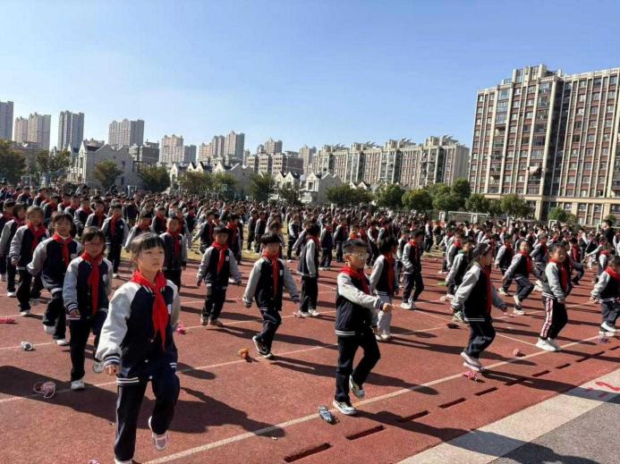 2.2024年9月大课间进退场活动报道_html_7e374ccb.jpg