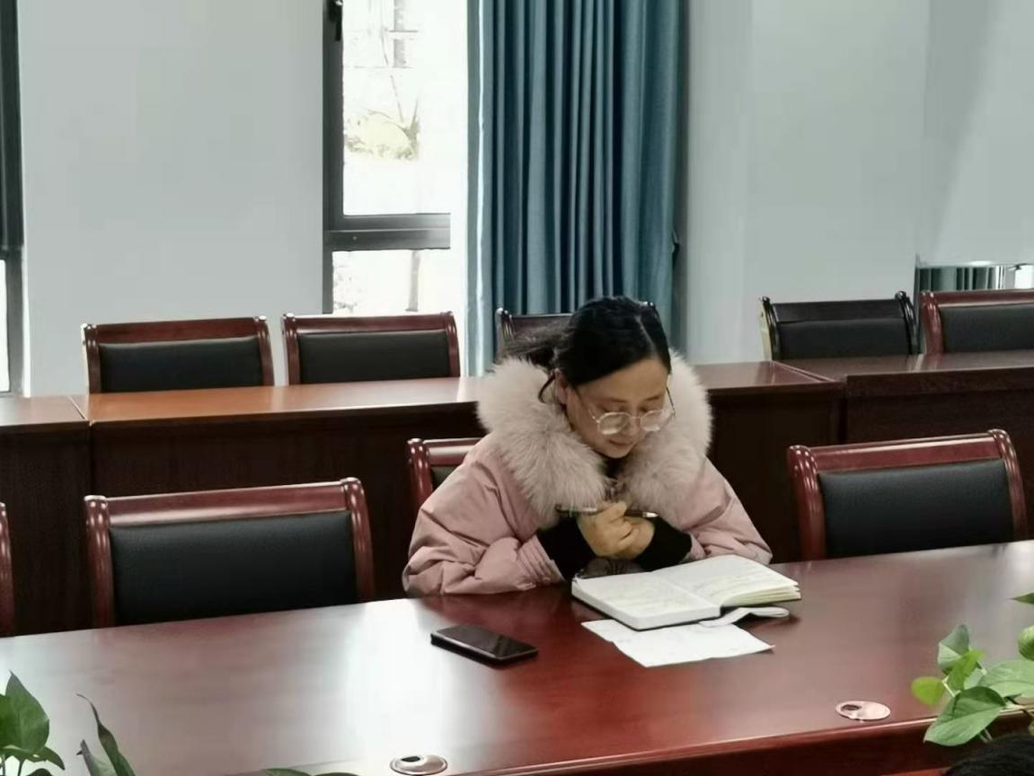 班主任工作例会报道_html_m4df100eb.jpg