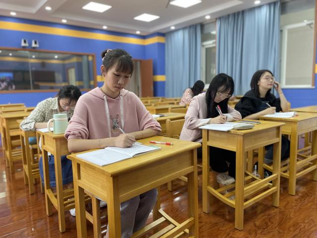 9.26语文教研报道——满媛_html_m6df7f10f.jpg