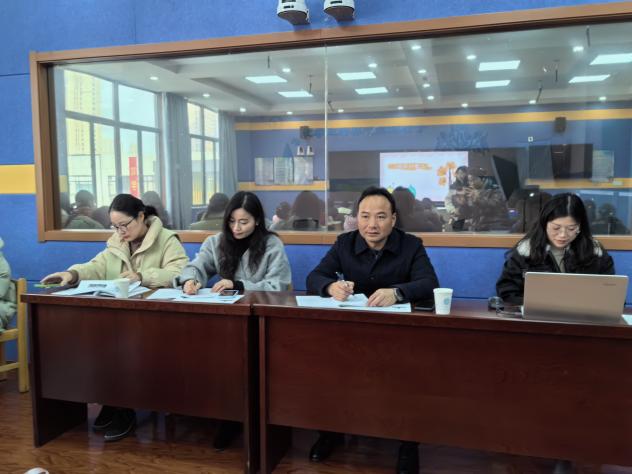 3.7 书记进课堂 报道(1)_html_m3c12c116.jpg