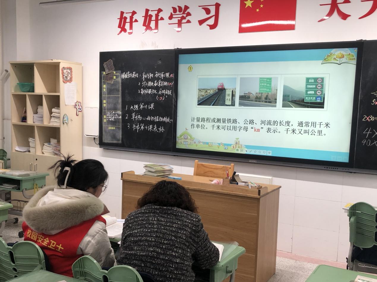 数学组第三周集体备课活动侧记_html_m3f1c78ee.jpg