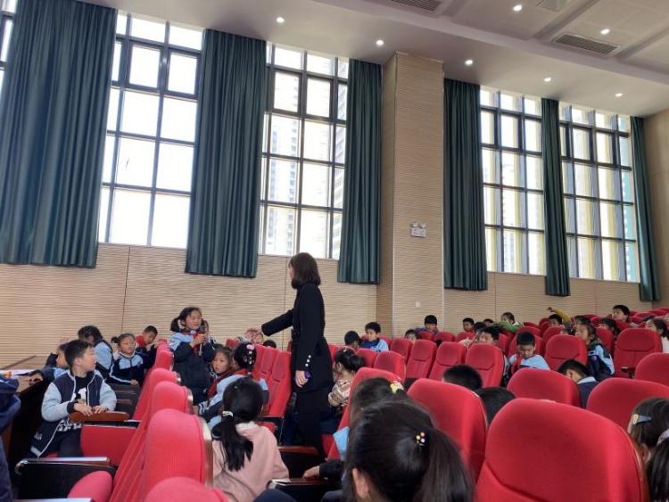 【正学丁三】讲红色故事，诉英烈衷肠(1)_html_m72fc6b19.jpg
