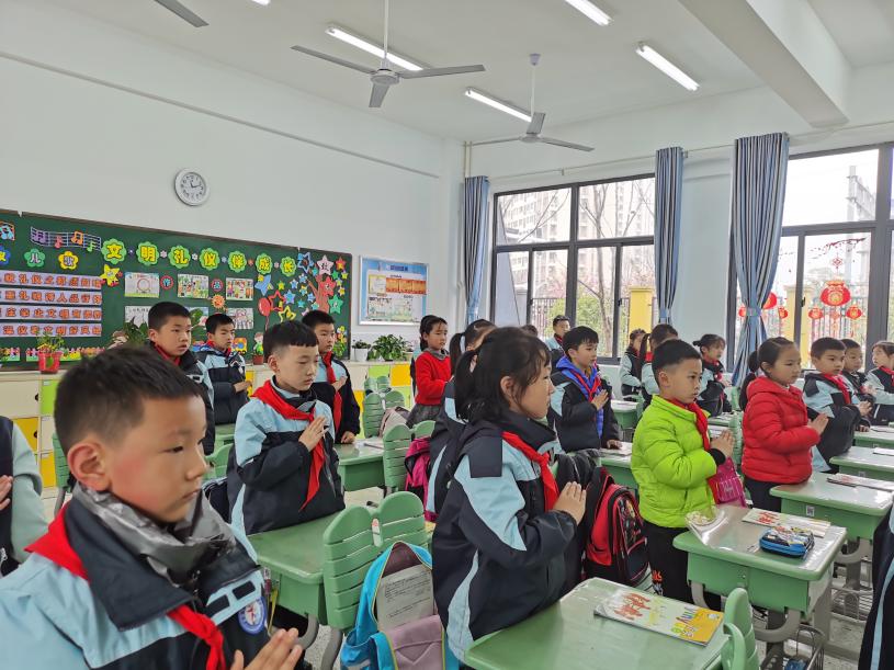 【正学丁三】课前三分钟，精彩各不同_html_7a3c0a7a.jpg