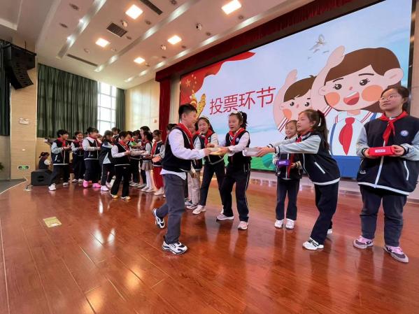 南京市丁家庄第三小学2022年秋学期大队委换届选拔活动_html_48e6e6a2.jpg
