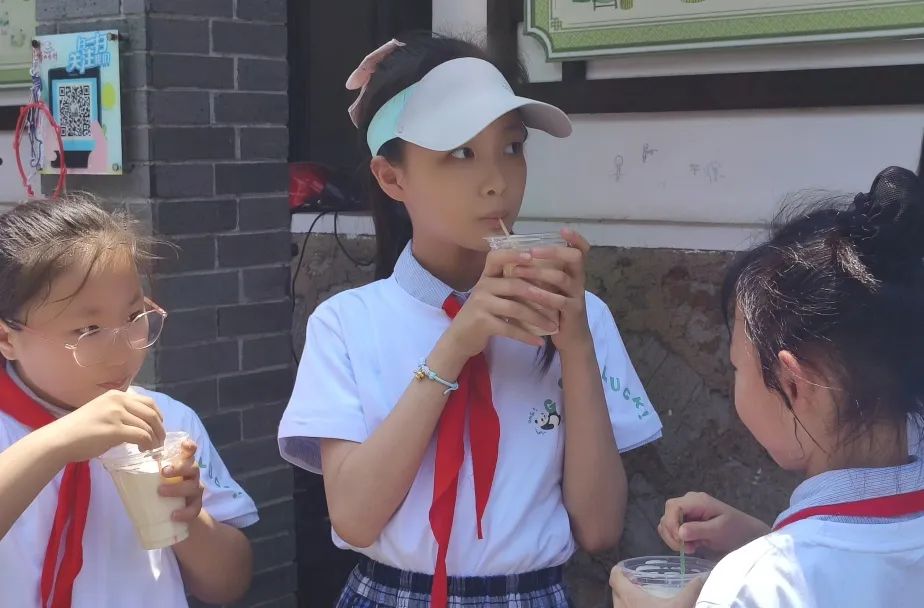 “追寻红色记忆 传承劳动美德”夏令营活动_html_7b7702e7.jpg