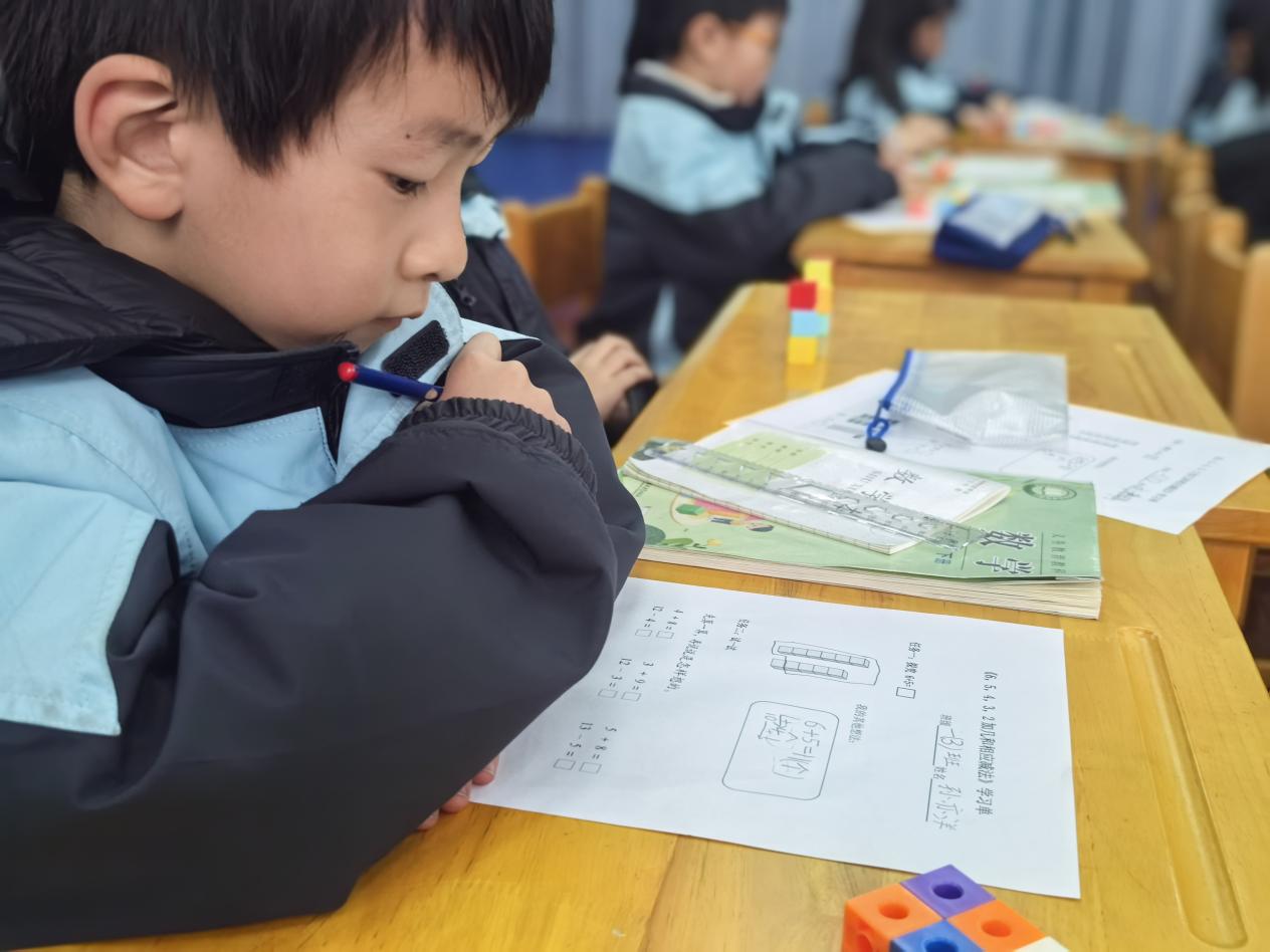 2.27丁家庄第三小学数学组示范课展示活动侧记(1)(1)_html_m373da335.jpg