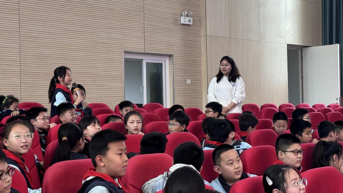 【正学丁三】以心润心，用爱育爱——“陶老师工作站”栖霞分站志愿服务进校园活动侧记_html_m44cc4d05.jpg