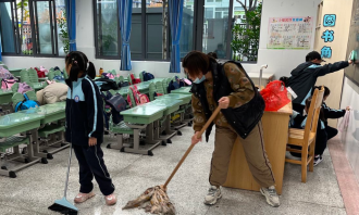 【正学丁三·德育】家校齐心协力，共建美丽校园——丁家庄第三小学大扫除活动侧记_html_30b656e0.png