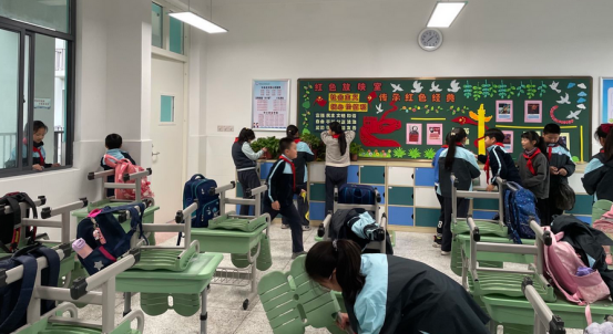 【正学丁三·德育】家校齐心协力，共建美丽校园——丁家庄第三小学大扫除活动侧记_html_m68e1e172.png