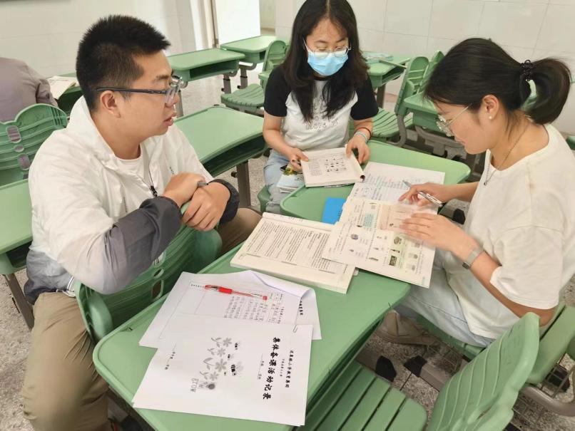 9.1数学组第一次集体备课活动侧记_html_m63658a9b.jpg