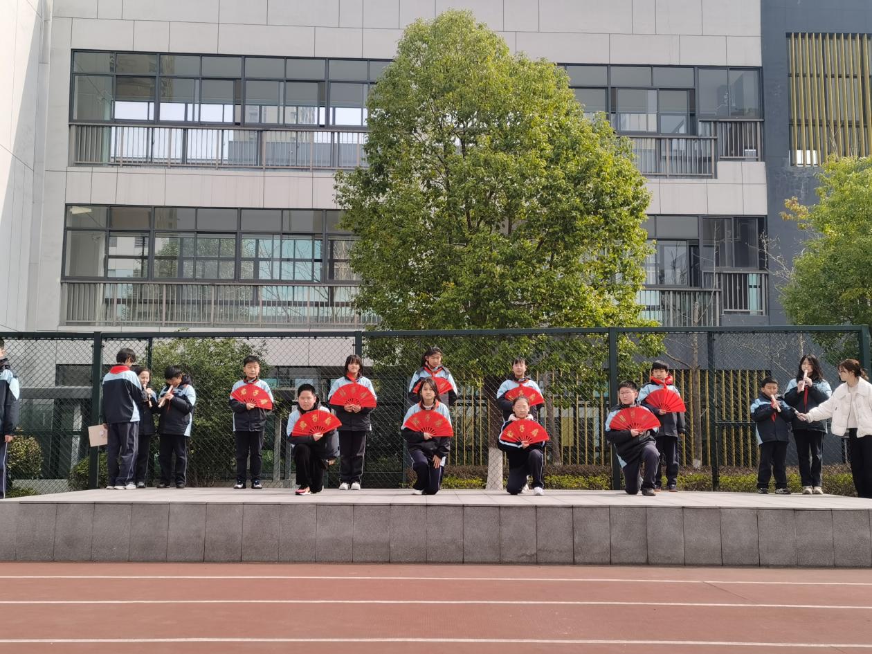 【正学丁三·德育】“植”此青绿，拥抱春天———丁家庄第三小学第五周植树节主题升旗仪式_html_m5fcf7482.jpg