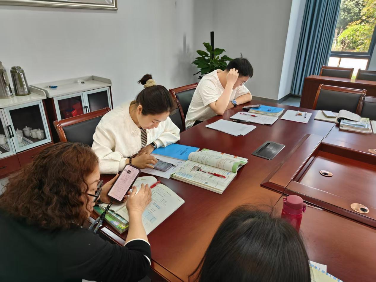 4.8第九周数学教研活动侧记_html_m431ea26.jpg