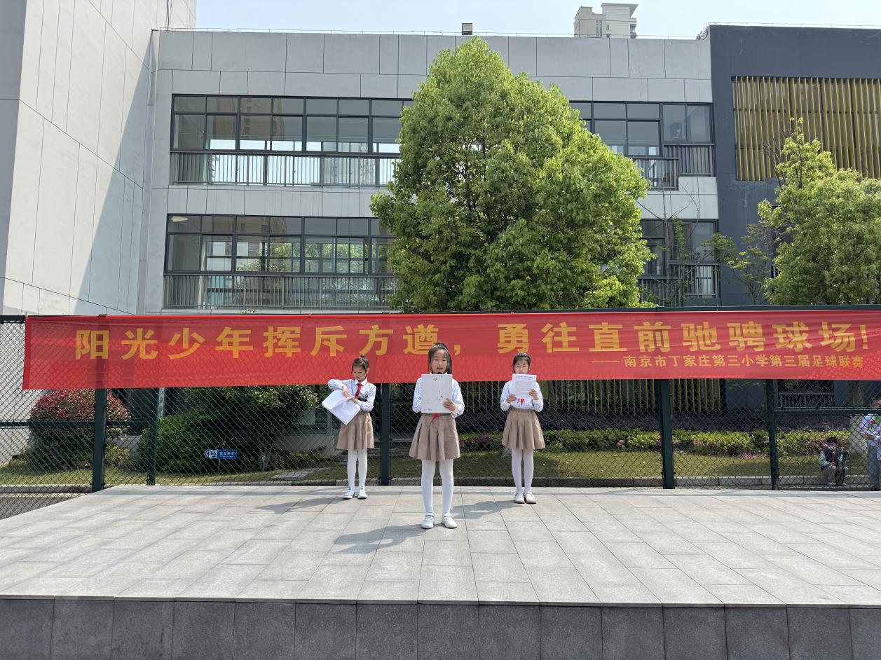 母亲节升旗仪式新闻稿_html_m6d9a686f.jpg