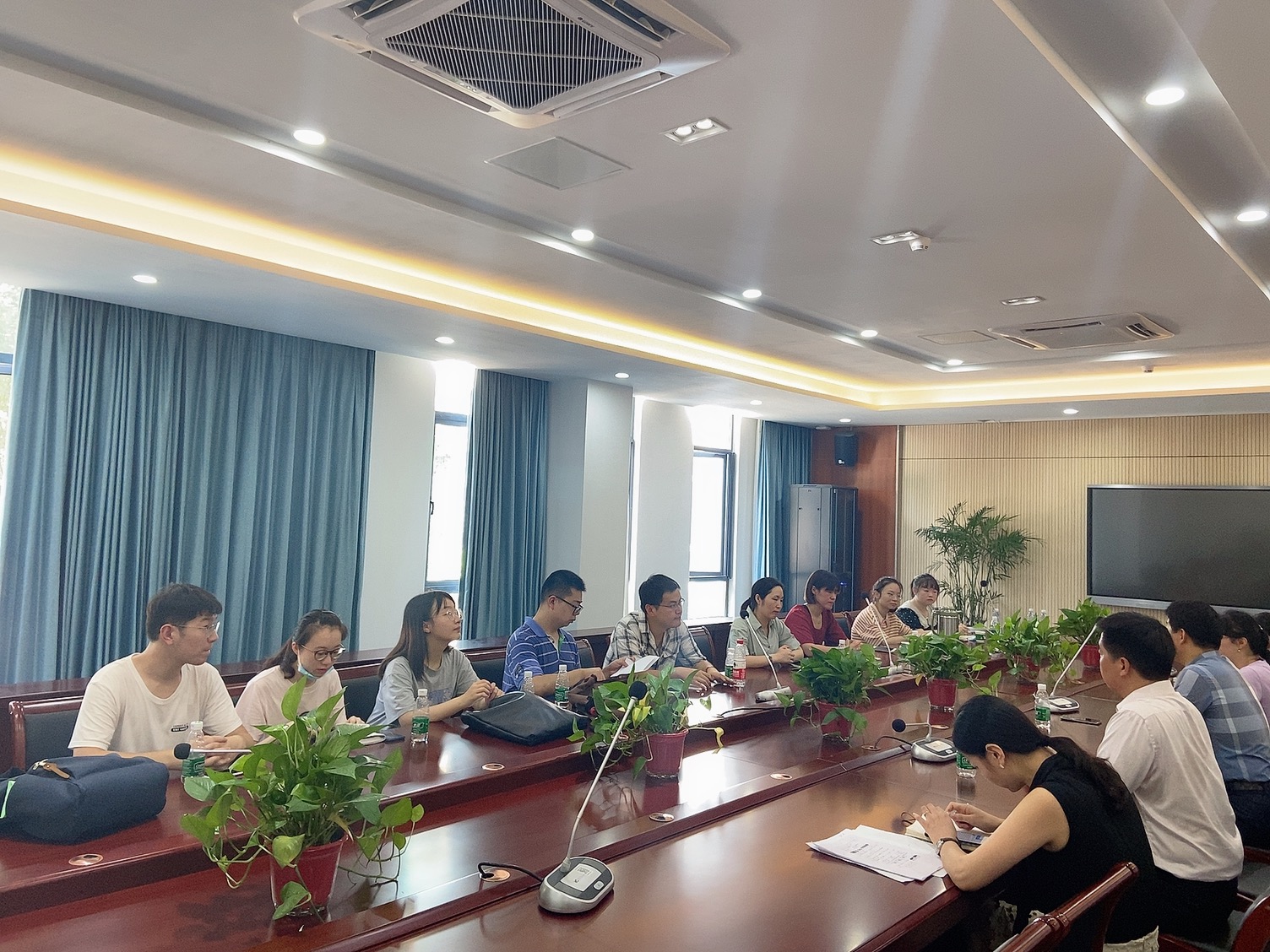 迎接新教师报道_html_m5f8f22c9.jpg