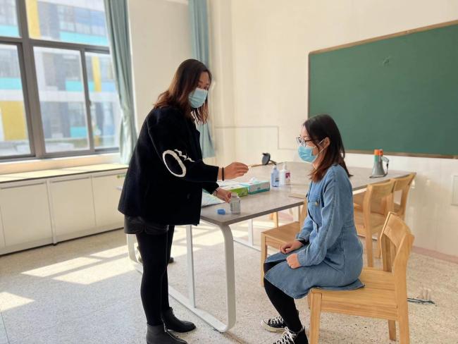 【正学丁三】筑牢防线，全力以“复”——丁家庄第三小学返校复学疫情防控演练侧记_html_m3161552c.jpg